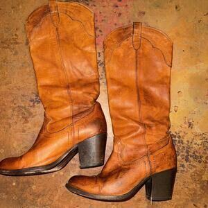 Frye Brown  hunky high heeled Leather Boots 7.5W
Fair to good condition